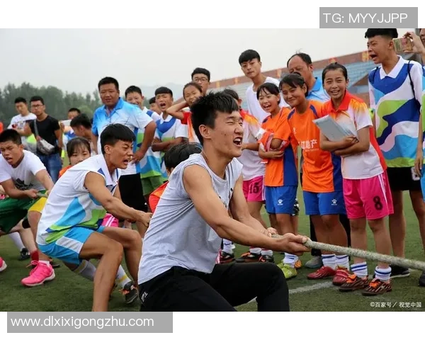 球星全情投入训练展示高超脚法激励青年热爱足球运动 球星全情投入训练展示高超脚法激励青年热爱足球运动