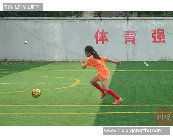 足球巨星转身地球：从绿茵场到全球舞台的精彩跨越与传奇人生